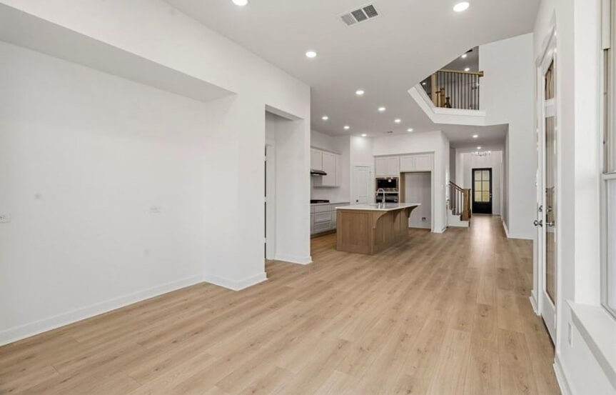 Highland 55 . 25014 Grassdale Ln . Interior 3