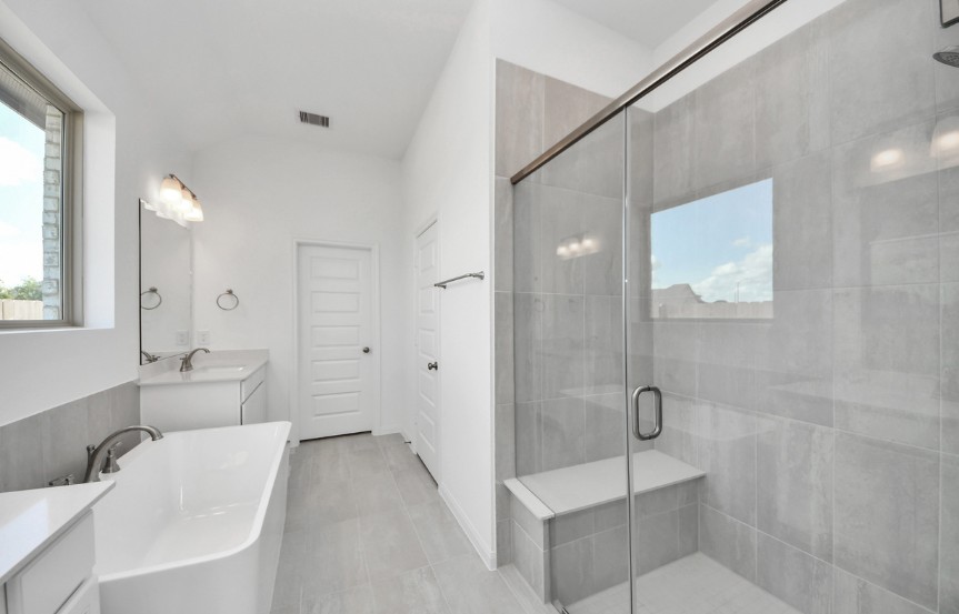 Brookfield 50 7407 Auburn Wheat Drive Primary Ensuite