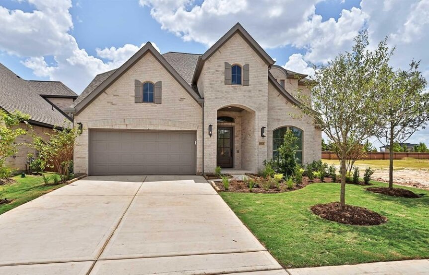 Perry 55 . 25015 Grassdale Ln . Exterior