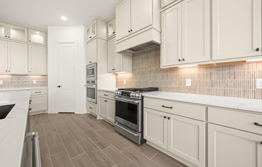 Chesmar 60 7107 Rustic Forest Dr Kitchen 3