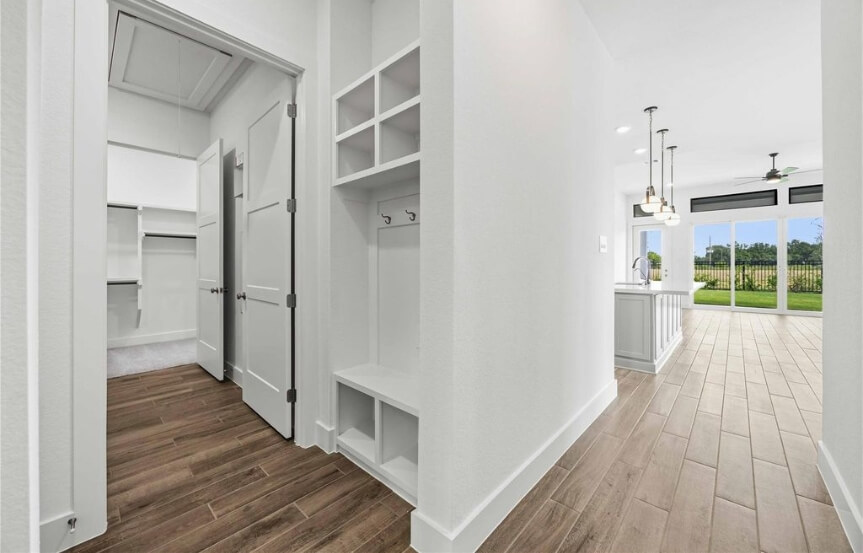 Beazer . 24150 Prairie Crabapple Ct . Hallway