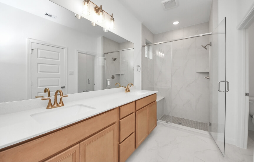 BR40 7227 Blue Gentiana Lane, Bathroom (2)