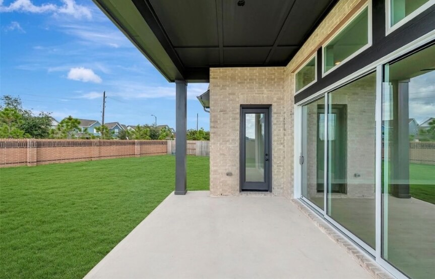 DW 45 . 22750 Norcrest Hills Dr . Patio