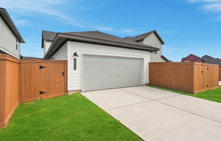 Brookfield AL . 22731 Norcrest Hills Dr . Garage