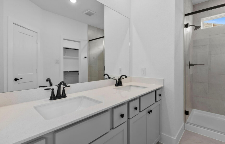 CC 7639 Swooping Swallow Ln Primary Bath (1)