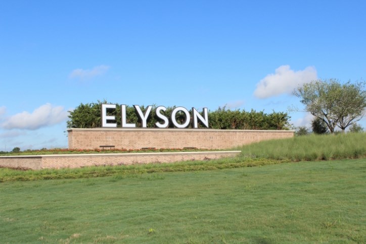 Elyson-Grand-Parkway-Monument.jpg