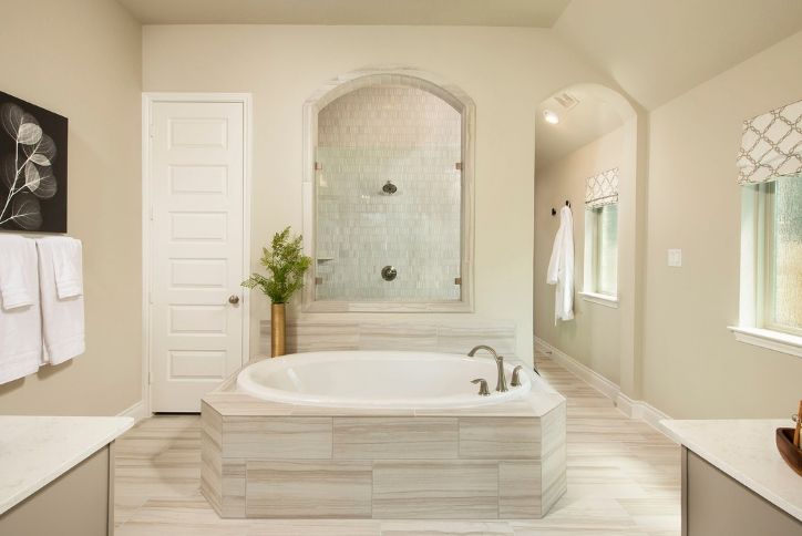 Perry Homes model master bath