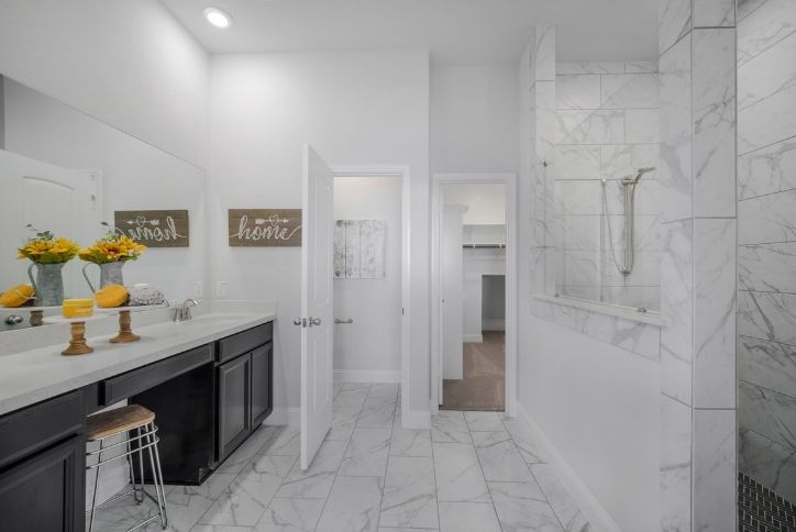 Large bath in the Grand Rouge model by Beazer Homes