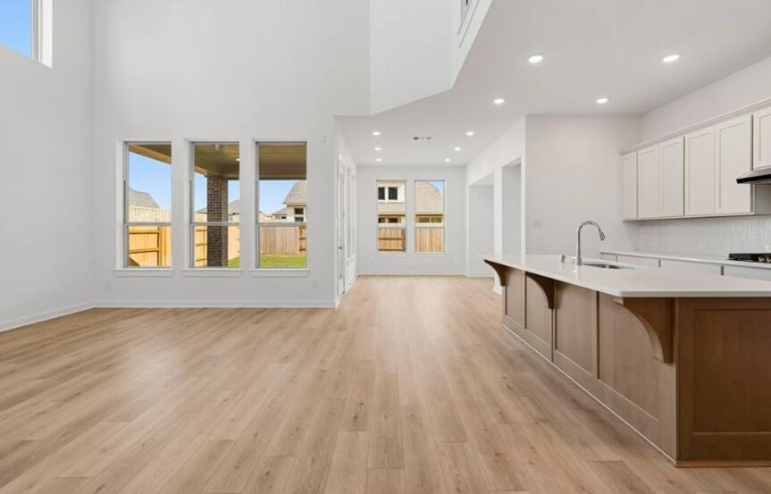 Highland 55 . 25014 Grassdale Ln . Interior