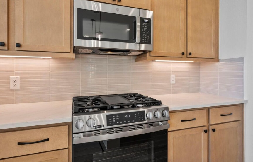 CC 7619 Meadow Mouse Lane Kitchen 2