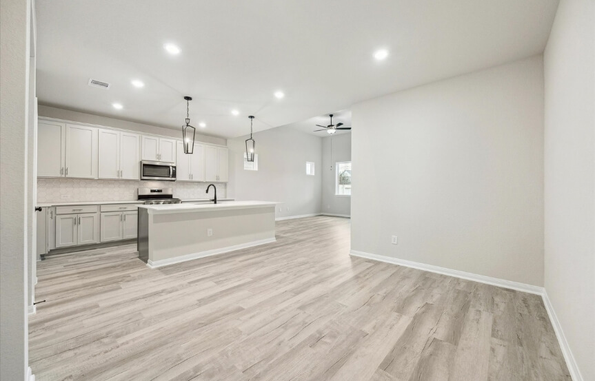 BR 45 22738 Norcrest Hills Interior (1)