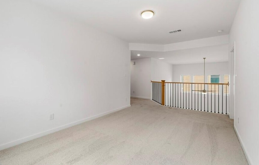 Highland 55 . 25014 Grassdale Ln . Upstairs