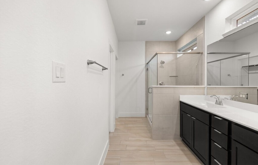 CC 7647 Swooping Swallow Ln Primary Bath