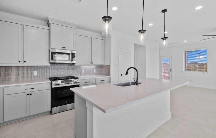 CC . 24019 Breezy Bank . Kitchen 3