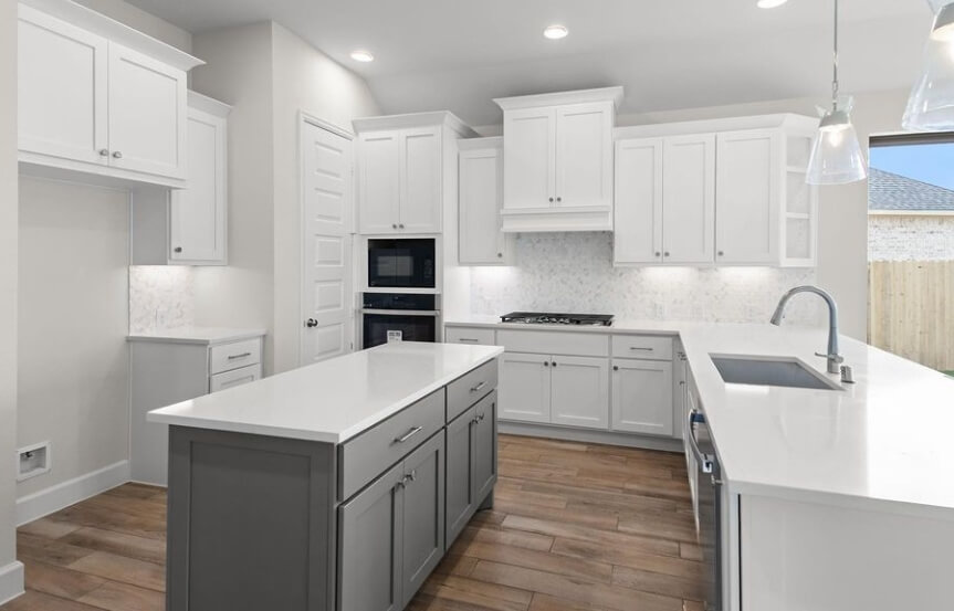 Perry 45. 7311 Hemlock Crest Dr . Kitchen