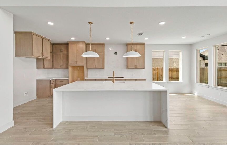 Westin 60 . 7102 Rustic Forest Dr . Kitchen