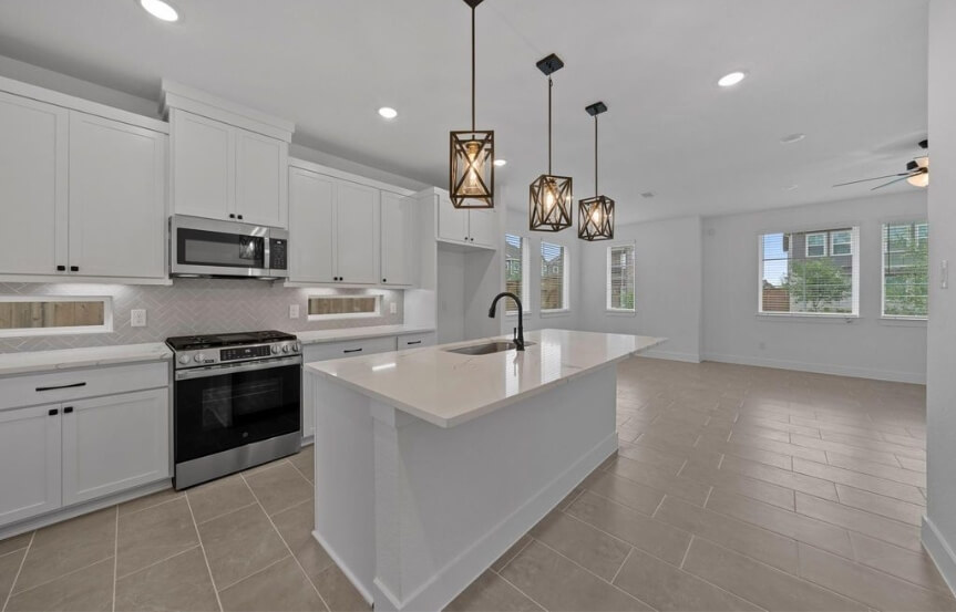 CC 7623 Meadow Mouse Ln Kitchen 3