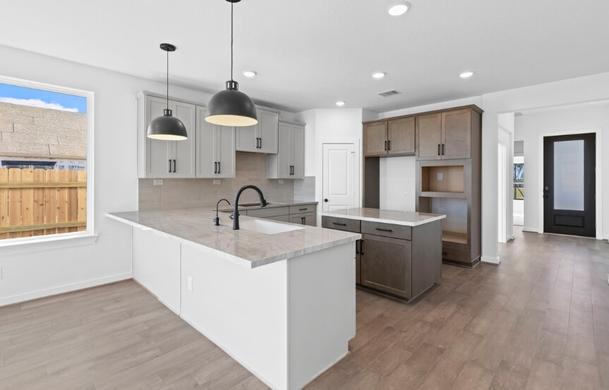 Newmark45 7446 Fraser Peak, Kitchen1 (1)