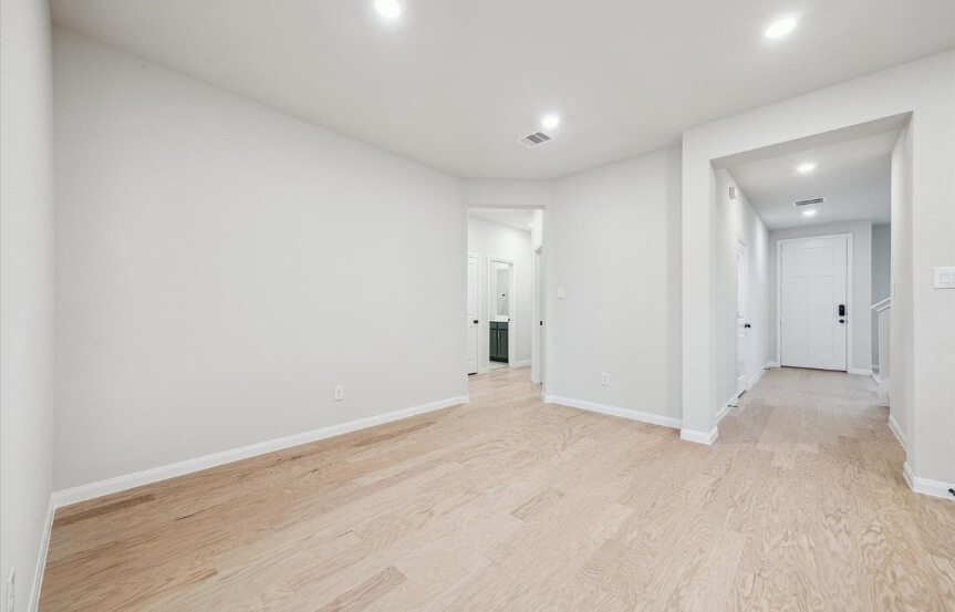 BR 45 22710 Norcrest Hills Interior (1)