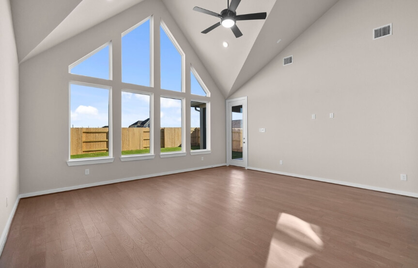 Newmark 45 7450 Fraser Peak, Livingrm (1)