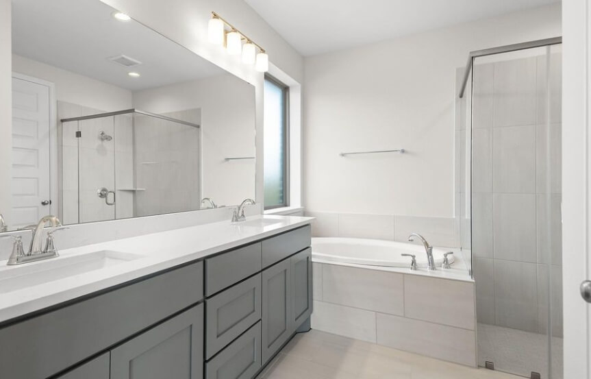 Perry 45. 7311 Hemlock Crest Dr . Primary Bathroom