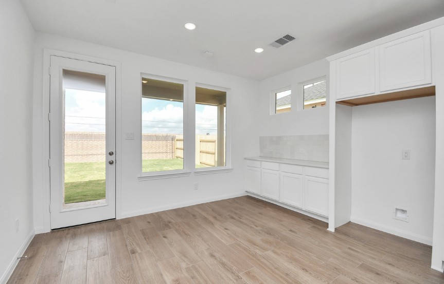 Brookfield 40 7823 Clover Gully Lane Dining