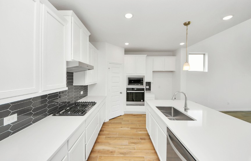 Brookfield 50 7407 Auburn Wheat Drive Kitchen 2