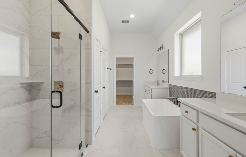Brookfield 50 . 25015 Bison Creek Lp . Primary Bath