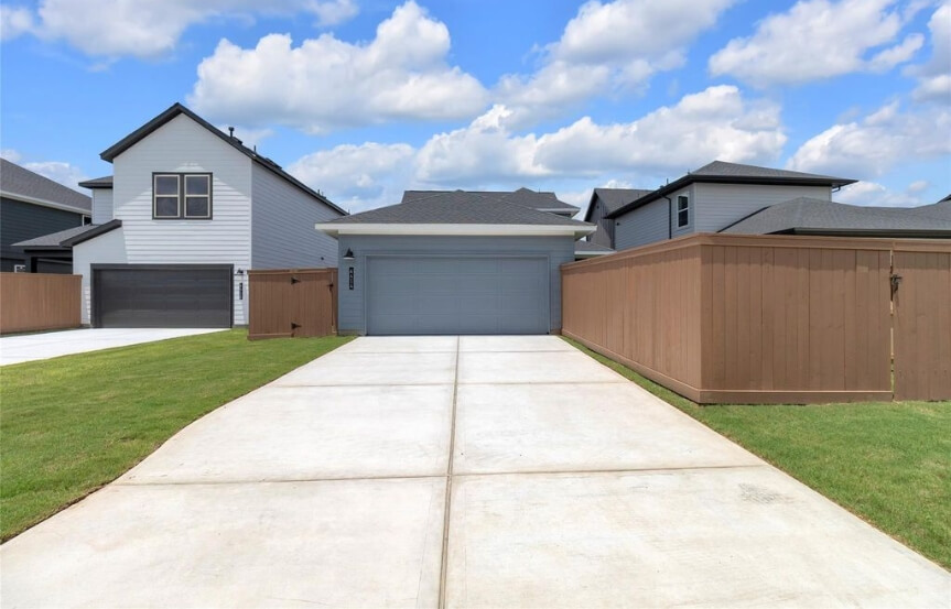 BR 40 AL 6414 Wildwood Pines Ln Driveway