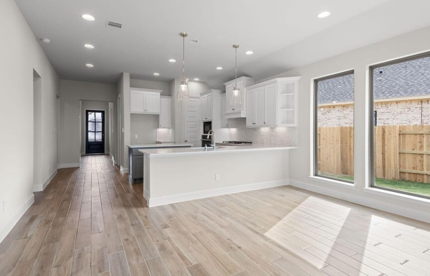 Perry 45. 7311 Hemlock Crest Dr . Interior