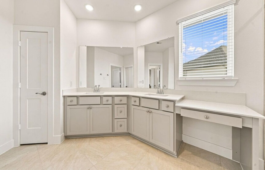CC . 7627 Swooping Swallow Ln . Primary Bath