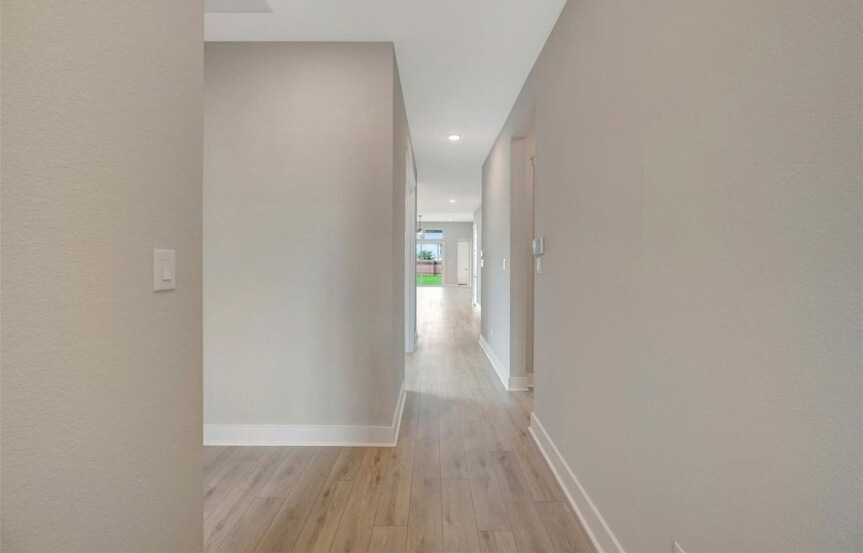 DW 45 . 22750 Norcrest Hills Dr . Entry
