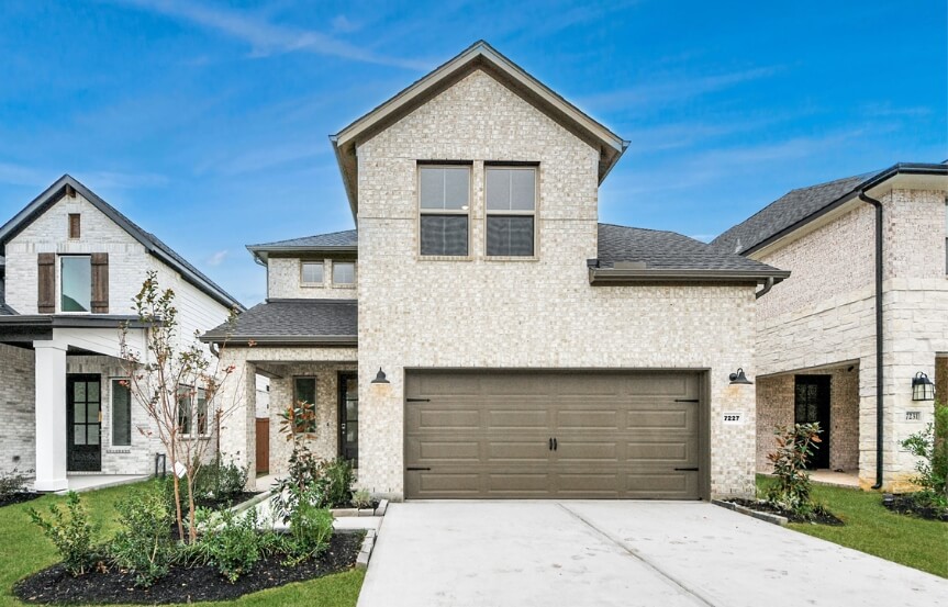 BR40 7227 Blue Gentiana Lane, Ext (1)