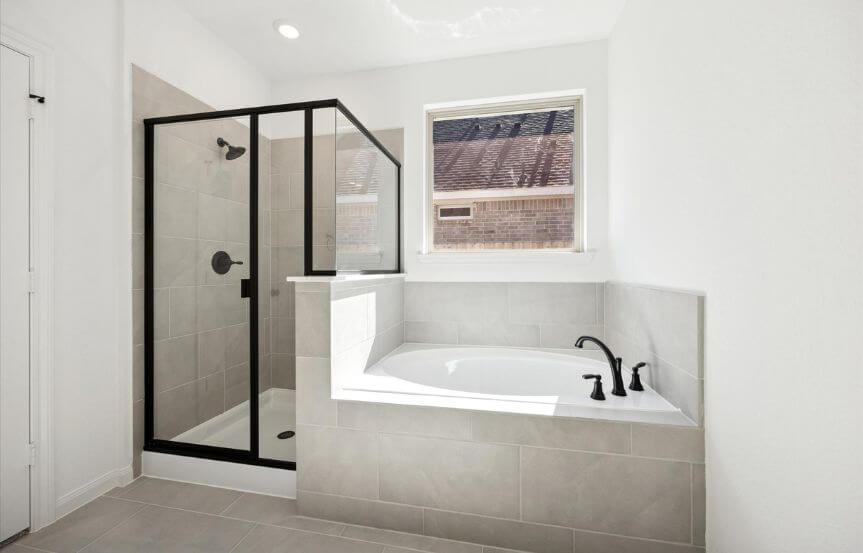 50 BR 7722 Clover Gully Primary Bath 1 (1)