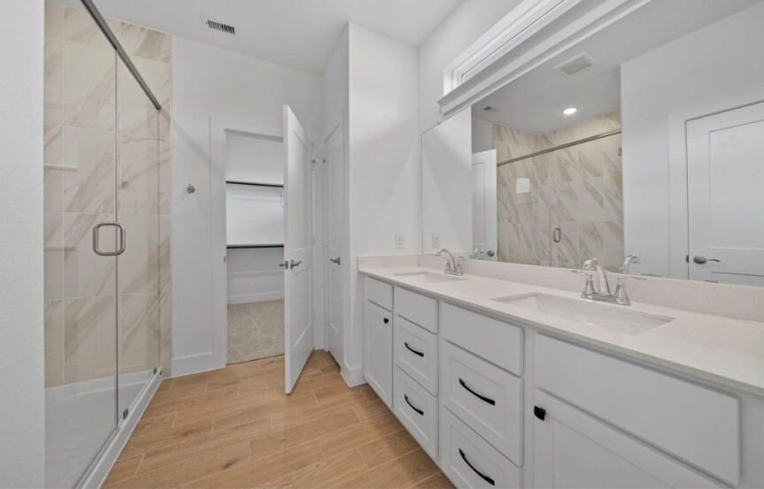 CC 7606 Meadow Mouse Ln Primary Bath