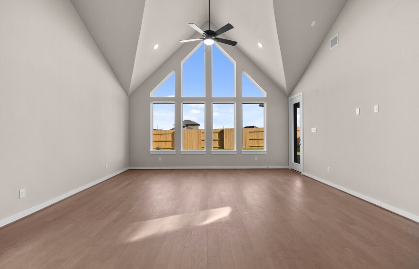 Newmark 45 7450 Fraser Peak, Livingrm3 (1)