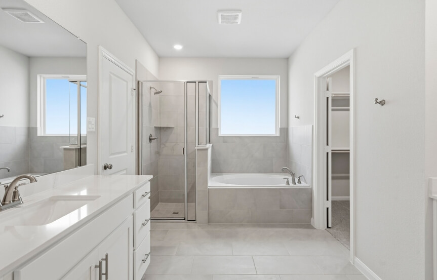 Brookfield 45 . 6407 Haltwhistle Ln . Primary Bath