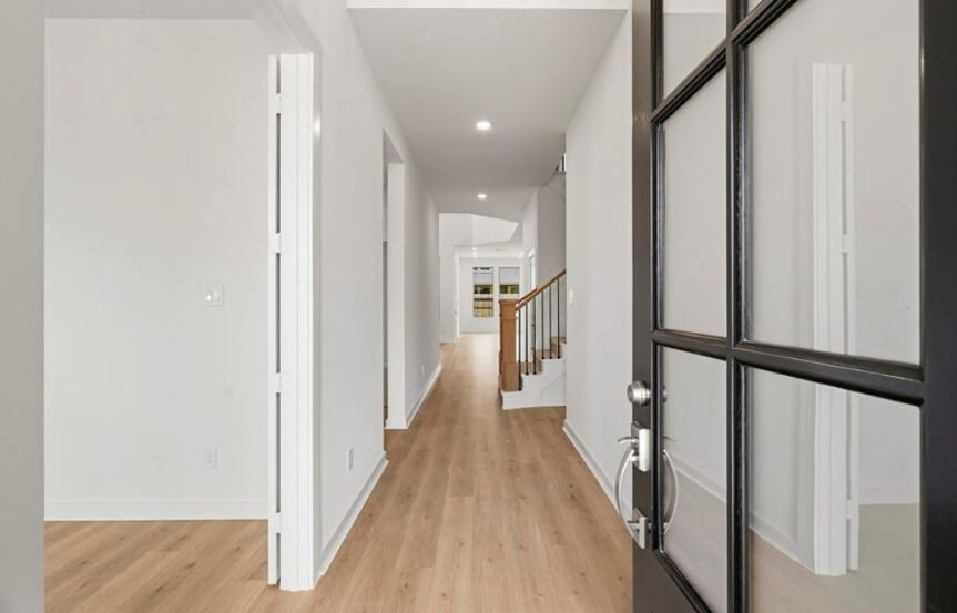 Highland 55 . 25014 Grassdale Ln . Entry