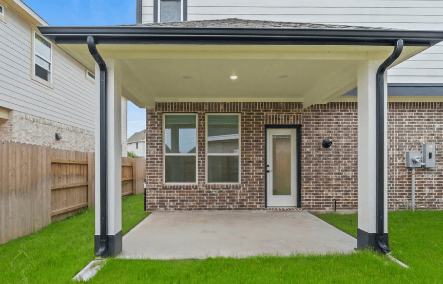 CC . 24023 Breezy Bank Trl . Patio