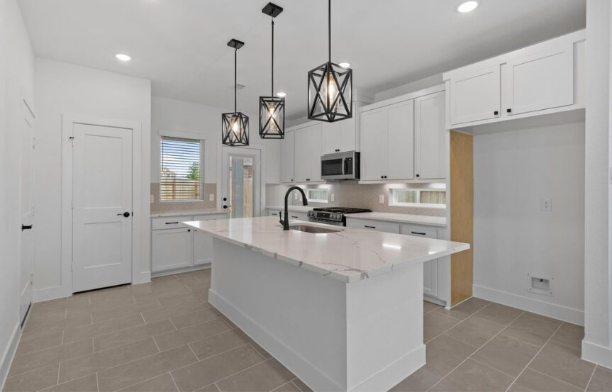 CC 7623 Meadow Mouse Ln Kitchen 1
