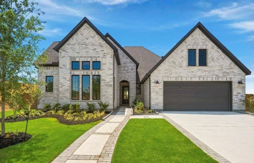 Brookfield 60 . 25003 Prairie Breeze Dr . Exterior