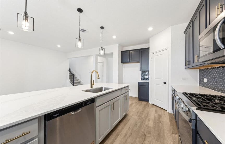 50 BR 7727 Clover Gully Kitchen 2 (1)