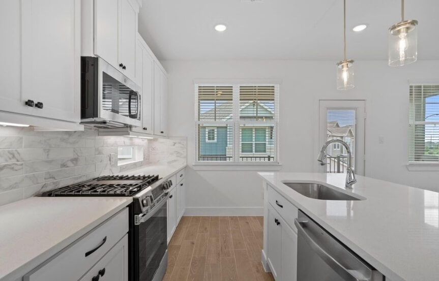 CC 7606 Meadow Mouse Ln Kitchen 3