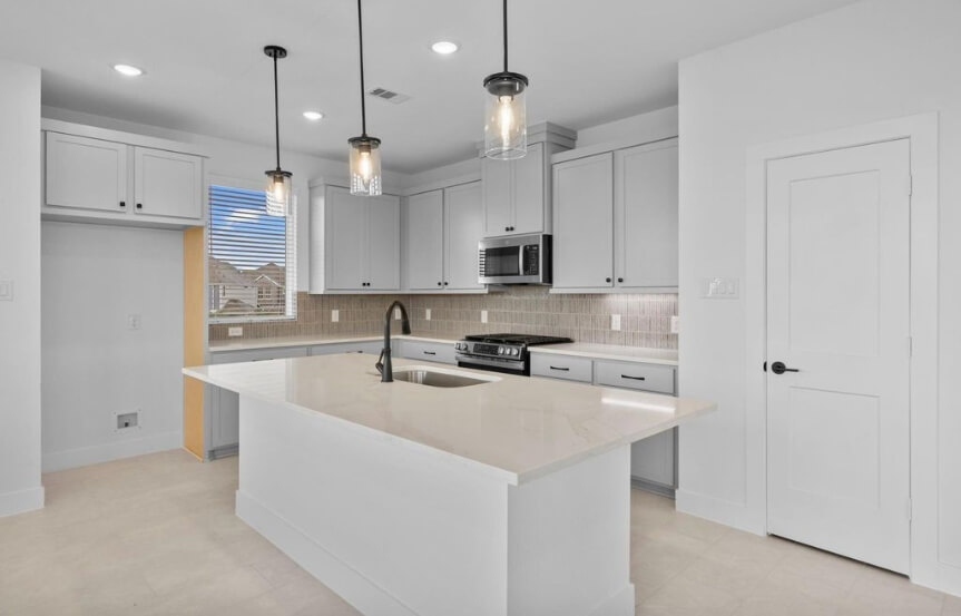 CC . 24019 Breezy Bank . Kitchen