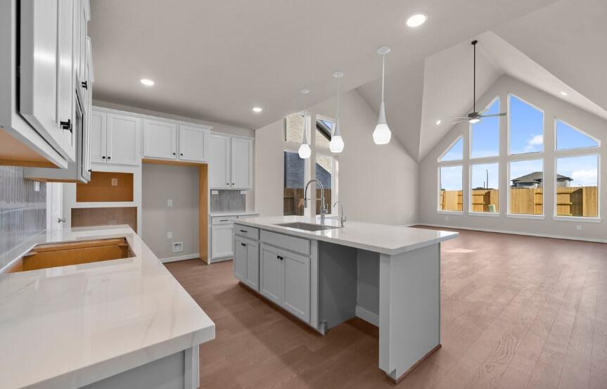 Newmark 45 7450 Fraser Peak, Kitchen1 (1)