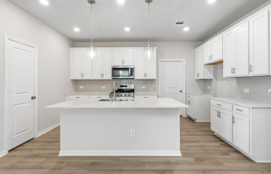Brookfield 45 . 6407 Haltwhistle Ln . Kitchen